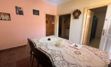 CASA 3 AMBIENTES CON JARDIN Y PILETA CASANOVA