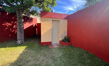 CASA 3 AMBIENTES CON JARDIN Y PILETA CASANOVA