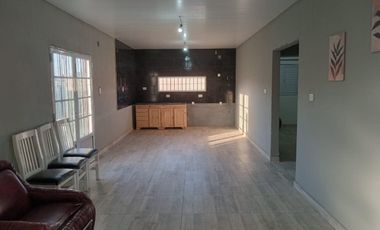 VENTA CASA A ESTRENAR CON PILETA EN SAUCE