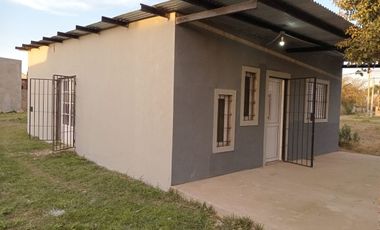 VENTA CASA A ESTRENAR CON PILETA EN SAUCE