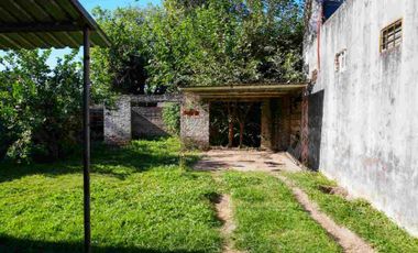 RE/MAX VENDE CASA EN  SANTO TOMÉ CON PATIO.