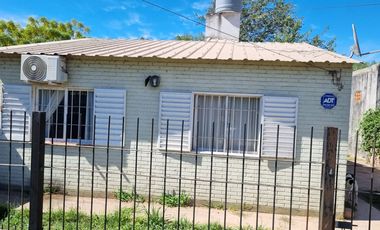 RE/MAX VENDE CASA EN  SANTO TOMÉ CON PATIO.