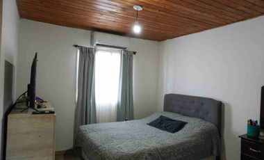 RE/MAX VENDE CASA EN  SANTO TOMÉ CON PATIO.
