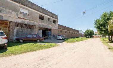 Venta de Galpón a 50 metros Av. Blas Parera