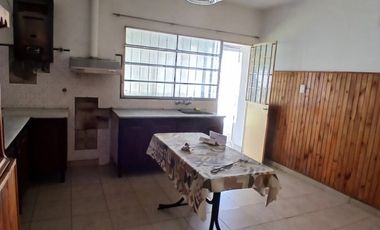 BÂ° SAN RAFAEL: ALQUILO HERMOSA CASA DE 2/3 DORMITORIOS CON PATIO Y COCHERA DOBLE