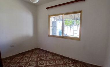 BÂ° SAN RAFAEL: ALQUILO HERMOSA CASA DE 2/3 DORMITORIOS CON PATIO Y COCHERA DOBLE