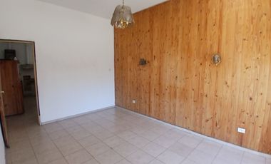 BÂ° SAN RAFAEL: ALQUILO HERMOSA CASA DE 2/3 DORMITORIOS CON PATIO Y COCHERA DOBLE