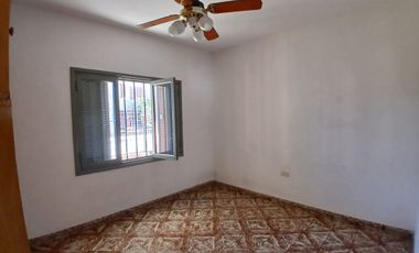BÂ° SAN RAFAEL: ALQUILO HERMOSA CASA DE 2/3 DORMITORIOS CON PATIO Y COCHERA DOBLE