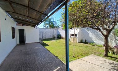BÂ° SAN RAFAEL: ALQUILO HERMOSA CASA DE 2/3 DORMITORIOS CON PATIO Y COCHERA DOBLE