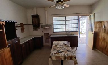 BÂ° SAN RAFAEL: ALQUILO HERMOSA CASA DE 2/3 DORMITORIOS CON PATIO Y COCHERA DOBLE