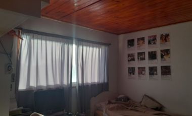 Venta casa c/ cochera para 6 vehiculos Arroyo seco