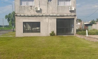 Venta casa c/ cochera para 6 vehiculos Arroyo seco