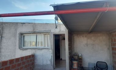Venta casa c/ cochera para 6 vehiculos Arroyo seco