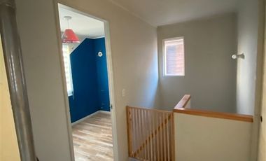 Casa en Arriendo en av los notros 1569