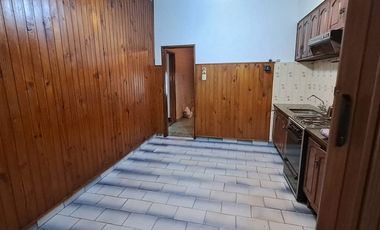 ALQUILER CASA 3 AMB CON PATIO Y COCHERA ITUZAINGO