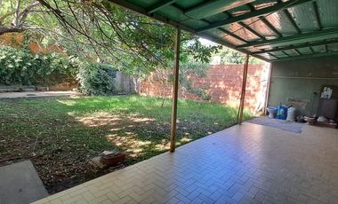 ALQUILER CASA 3 AMB CON PATIO Y COCHERA ITUZAINGO