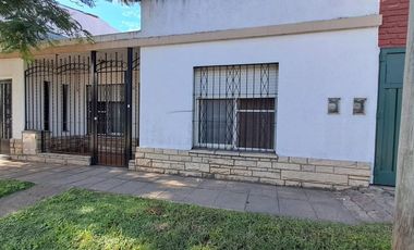ALQUILER CASA 3 AMB CON PATIO Y COCHERA ITUZAINGO