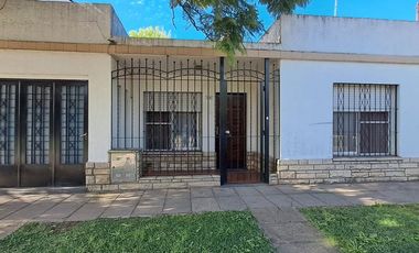 ALQUILER CASA 3 AMB CON PATIO Y COCHERA ITUZAINGO