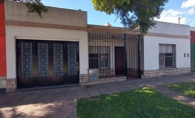 ALQUILER CASA 3 AMB CON PATIO Y COCHERA ITUZAINGO