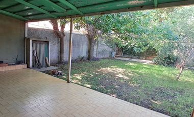 ALQUILER CASA 3 AMB CON PATIO Y COCHERA ITUZAINGO