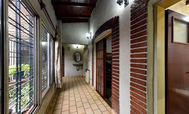 Casa 3 ambientes con patio y terraza