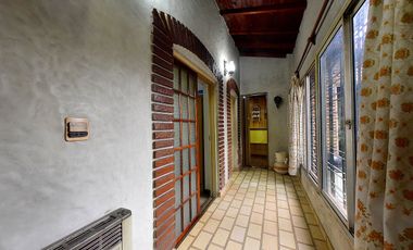 Casa 3 ambientes con patio y terraza