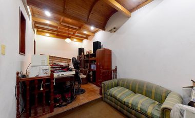 Casa 3 ambientes con patio y terraza