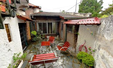 Casa 3 ambientes con patio y terraza