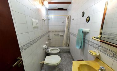 Casa 3 ambientes con patio y terraza