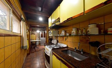 Casa 3 ambientes con patio y terraza