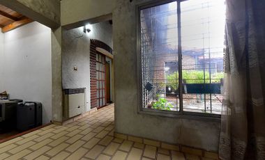 Casa 3 ambientes con patio y terraza