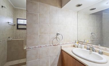 VENTA CASA 3 DORM-COCHERA DOBLE-JARDIN-PILETA
