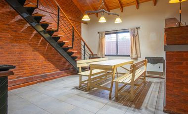 VENTA CASA 3 DORM-COCHERA DOBLE-JARDIN-PILETA