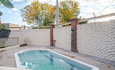 VENTA CASA 3 DORM-COCHERA DOBLE-JARDIN-PILETA