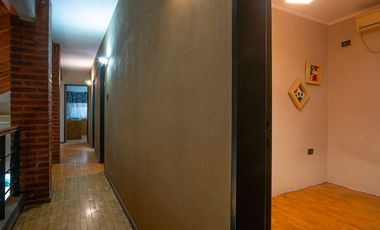 VENTA CASA 3 DORM-COCHERA DOBLE-JARDIN-PILETA