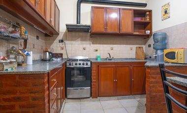VENTA CASA 3 DORM-COCHERA DOBLE-JARDIN-PILETA