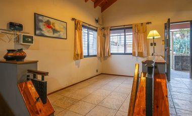 VENTA CASA 3 DORM-COCHERA DOBLE-JARDIN-PILETA