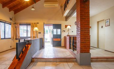 VENTA CASA 3 DORM-COCHERA DOBLE-JARDIN-PILETA