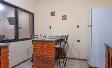 VENTA CASA 3 DORM-COCHERA DOBLE-JARDIN-PILETA