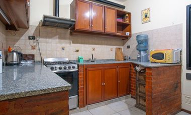 VENTA CASA 3 DORM-COCHERA DOBLE-JARDIN-PILETA