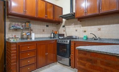 VENTA CASA 3 DORM-COCHERA DOBLE-JARDIN-PILETA