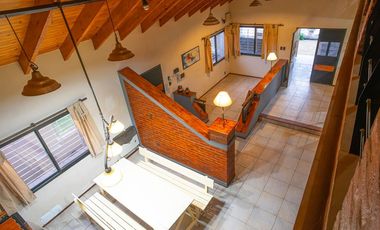 VENTA CASA 3 DORM-COCHERA DOBLE-JARDIN-PILETA