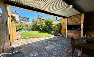 Venta/Permuta Casa 5 amb a refac Caseros Centro