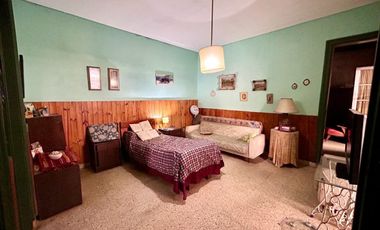 Venta/Permuta Casa 5 amb a refac Caseros Centro