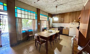 Venta/Permuta Casa 5 amb a refac Caseros Centro