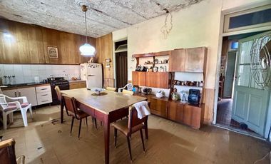 Venta/Permuta Casa 5 amb a refac Caseros Centro