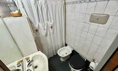 Venta/Permuta Casa 5 amb a refac Caseros Centro