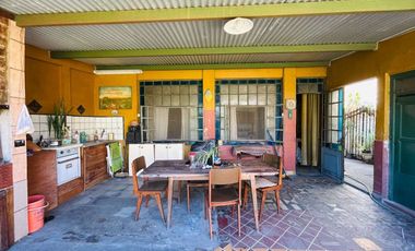 Venta/Permuta Casa 5 amb a refac Caseros Centro
