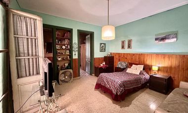Venta/Permuta Casa 5 amb a refac Caseros Centro
