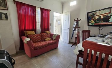 VENTA CASA 4 AMB C/ DEPTO INCLUIDO 3 AMB MORON!!